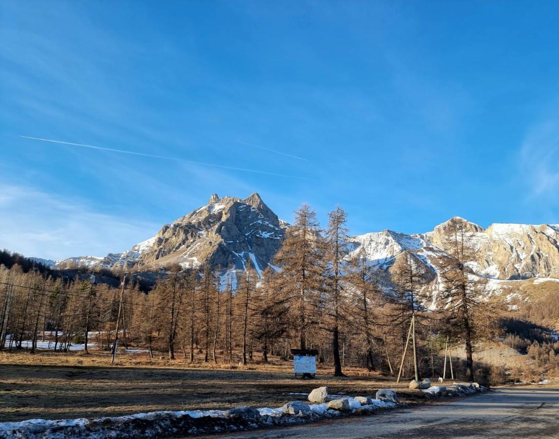 Auberge Des Aiguilles Hotell Entraunes Eksteriør bilde